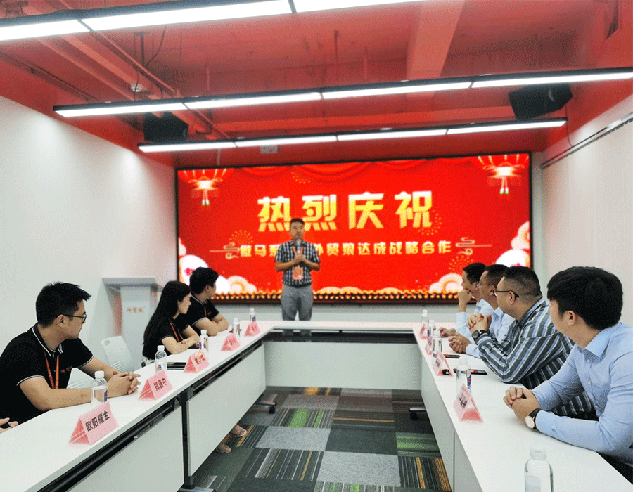 外貿狼董事(shì)長(cháng)黃華峰現場發(fā)言 外貿狼董事(shì)長(cháng)黃華峰現場發(fā)言